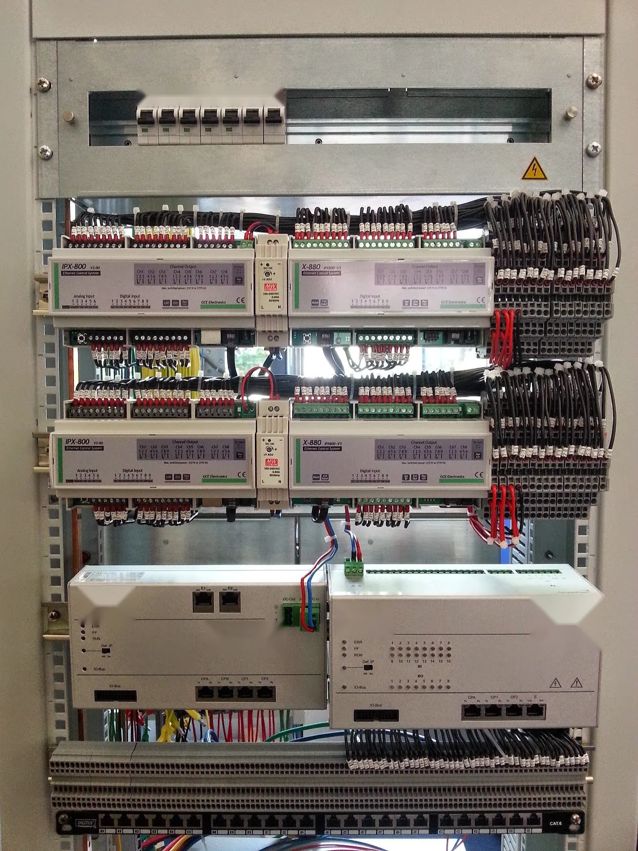 Control cabinet with remote terminal units, Ethernet I/O modules and labelled terminal wiring